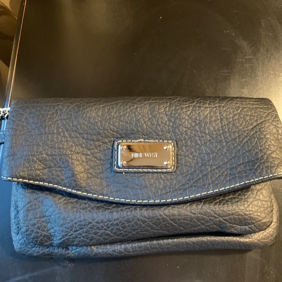 Nine West black crossbody/wristlet bag - Picture 2 of 5